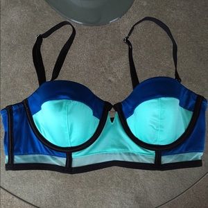 💙"Very Sexy" Collection VS Strapless Bra NWT💙